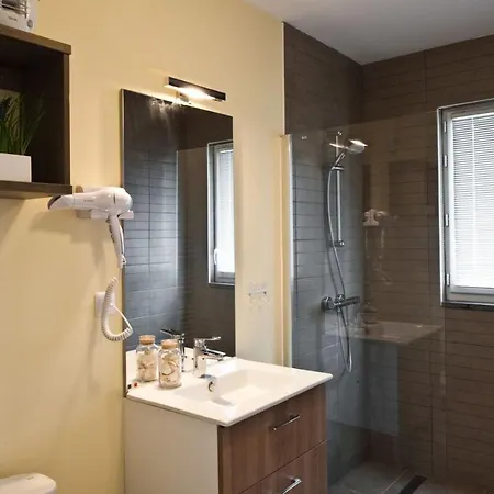 Apartment For 6 People *